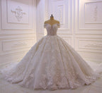 Langes Prinzessin-Brautkleid mit Herzausschnitt, schulterfrei, rückenfrei, Applikationen, Spitze, Rüschen, Tüll