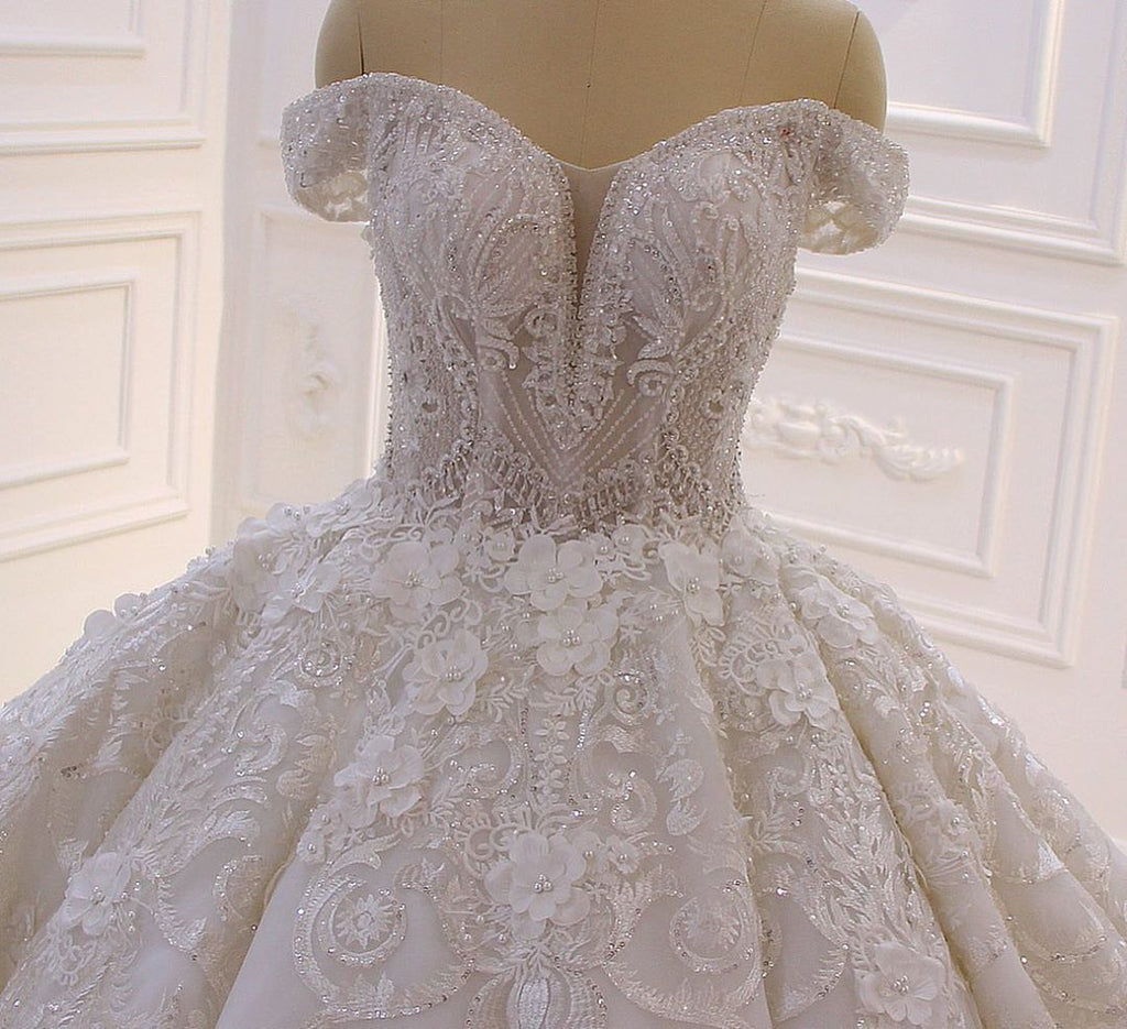 Langes Prinzessin-Brautkleid mit Herzausschnitt, schulterfrei, rückenfrei, Applikationen, Spitze, Rüschen, Tüll