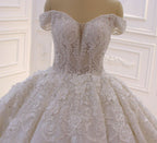 Langes Prinzessin-Brautkleid mit Herzausschnitt, schulterfrei, rückenfrei, Applikationen, Spitze, Rüschen, Tüll
