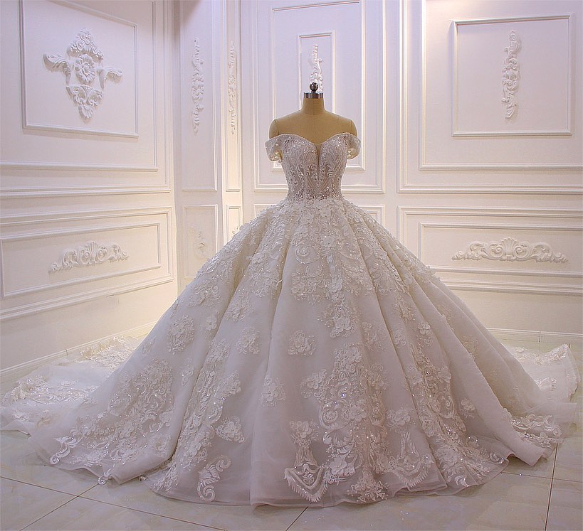 Langes Prinzessin-Brautkleid mit Herzausschnitt, schulterfrei, rückenfrei, Applikationen, Spitze, Rüschen, Tüll