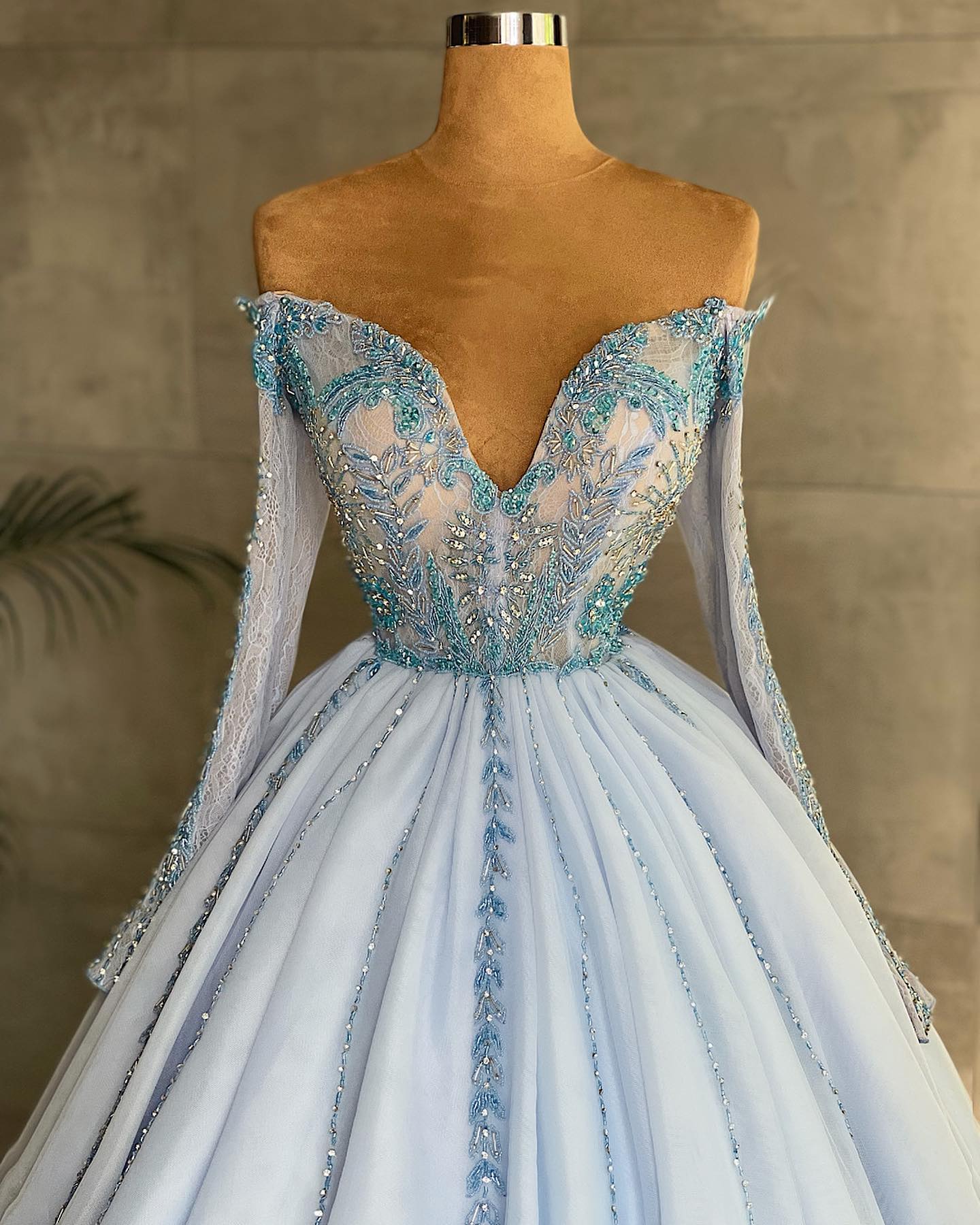 Vestido Formal Longo Princesa com Tule e Mangas para Baile de Finalistas