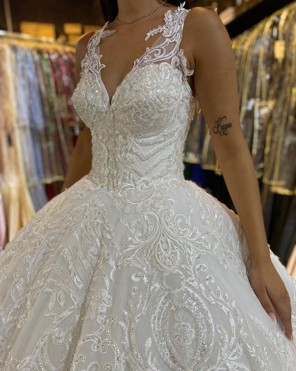 Langes Prinzessin V-Ausschnitt Applikationen Spitze Rückenfreies Brautkleid