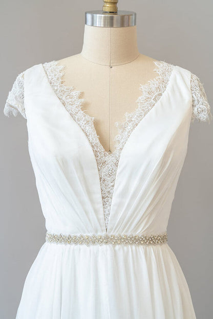 Vestido de novia largo de gasa con escote en V y encaje con mangas cortas