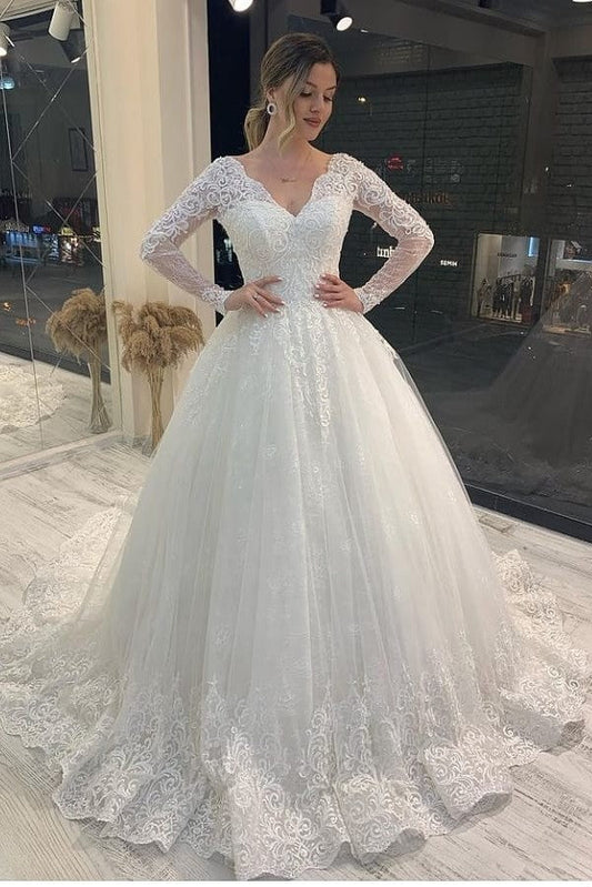 Langärmliges A-Linien-Brautkleid mit V-Ausschnitt und Applikationen aus Spitze und rückenfreiem Tüll