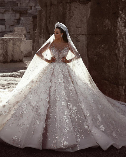 Lange Ärmel Ballkleid Herzausschnitt Perlen verziert Blumenspitze Brautkleider