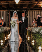 فستان زفاف تول بأكمام طويلة على شكل حورية البحر بدون أكتاف مزين بتطريزات الدانتيل