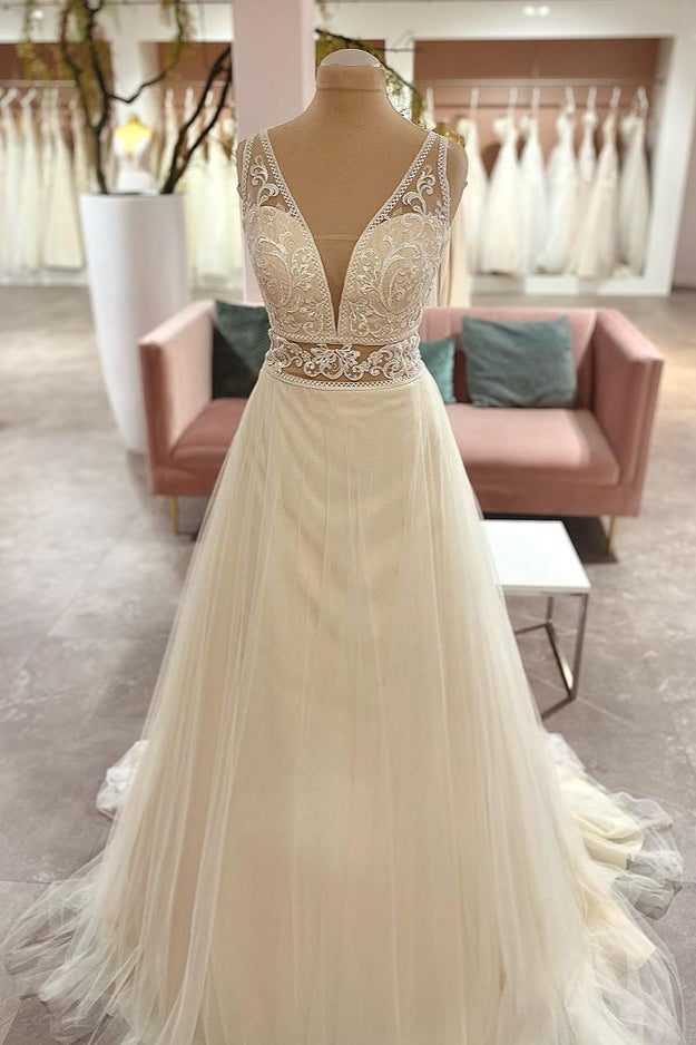 Robe de mariée en tulle à appliques de dentelle, ligne A, col en cœur long
