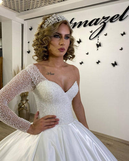 Langes Ballkleid-Brautkleid aus Satin mit Herzausschnitt und Rüschen und Ärmeln