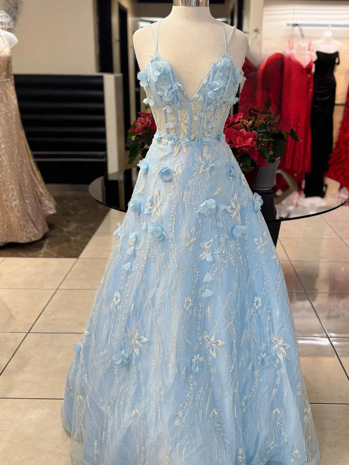 Luminea | Robe longue de bal en dentelle à fleurs 3D bleu clair, col en V, coupe évasée