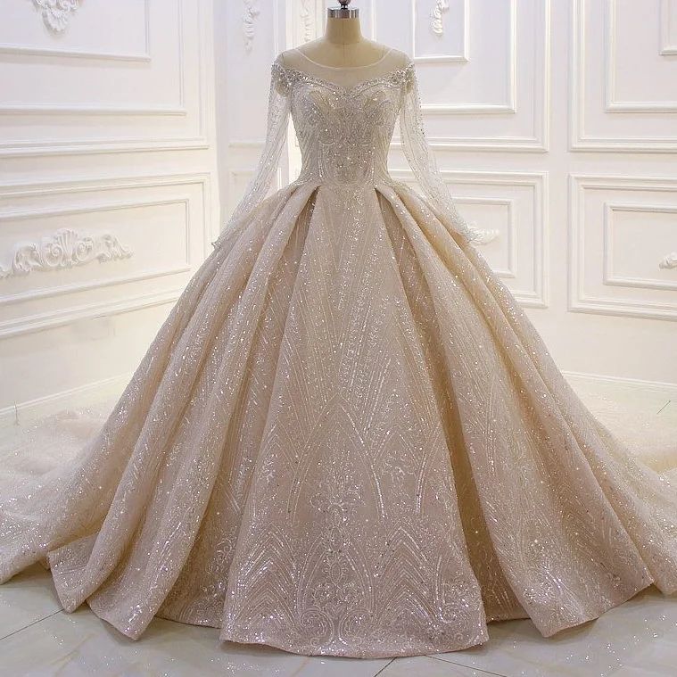 Robe de mariée luxueuse en dentelle à sequins, coupe en A, à manches longues