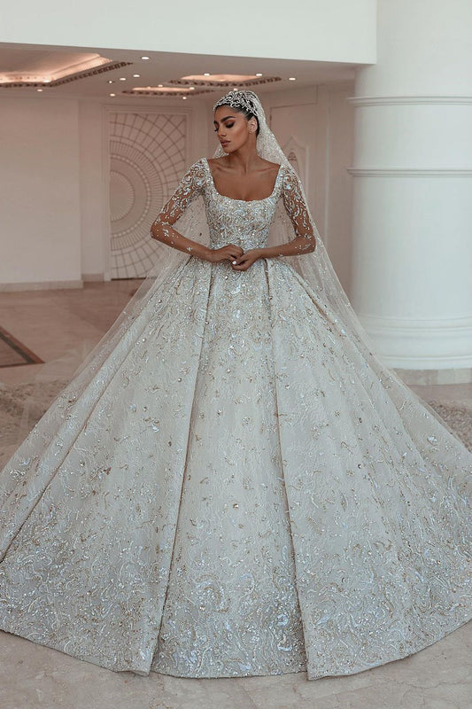 Luxuriöses A-Linien-Brautkleid mit langen Ärmeln und Schleppe