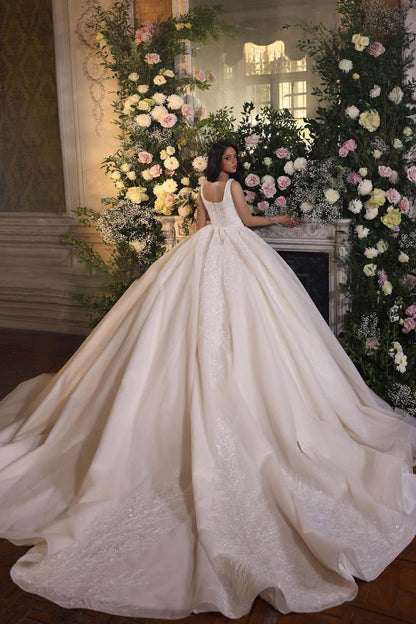 Luxuriöses ärmelloses A-Linien-Prinzessin-Ballkleid mit Spitze