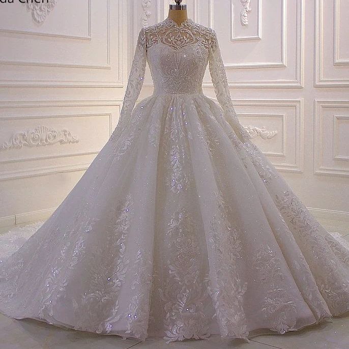 Lujoso vestido de novia de cuello alto, corte A, encaje, lentejuelas y mangas largas