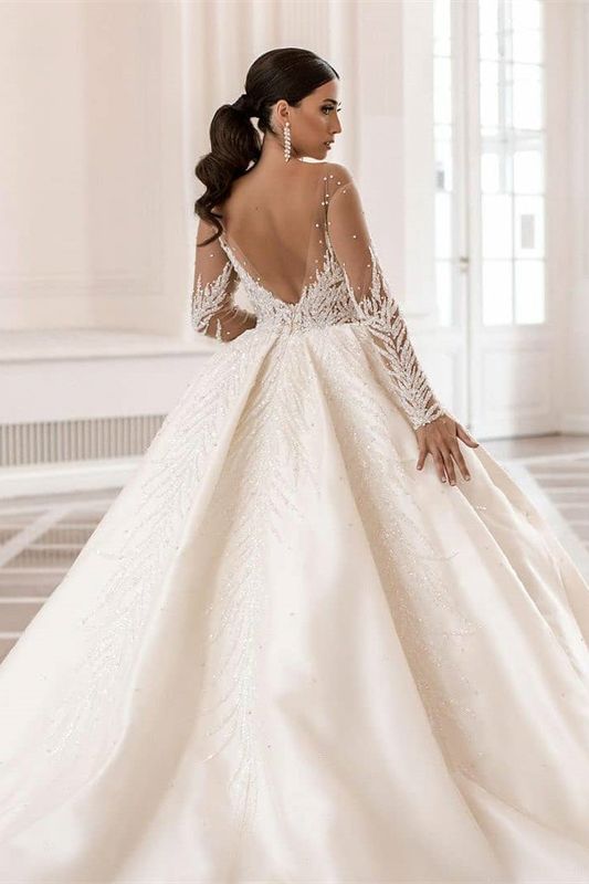Luxuriöses langärmliges Ballkleid-Brautkleid mit zarten Perlen 