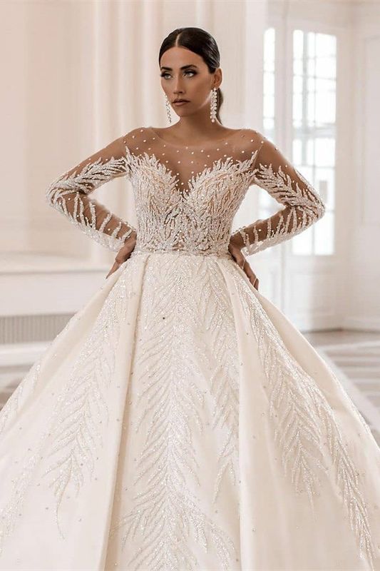 Luxuriöses langärmliges Ballkleid-Brautkleid mit zarten Perlen 