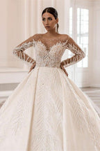 Luxuriöses langärmliges Ballkleid-Brautkleid mit zarten Perlen 