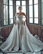 Lujoso vestido blanco largo de novia con un solo hombro, corte A, cuentas de perlas, manga larga y cola