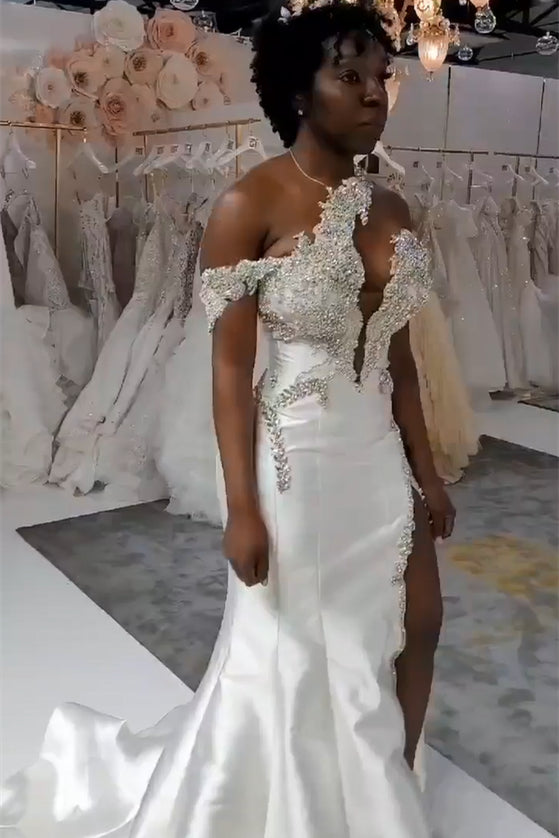 Luxuriöses langes weißes, ärmelloses Brautkleid mit einer Schulter und abnehmbarer Schleppe