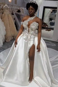 Luxuriöses langes weißes, ärmelloses Brautkleid mit einer Schulter und abnehmbarer Schleppe