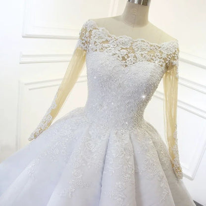 Luxuriöses weißes Prinzessinnen-Brautkleid in A-Linie mit langen Ärmeln und Spitze