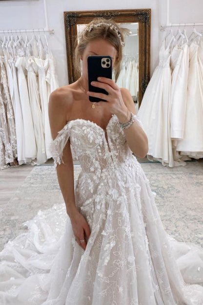 Luxuriöses langes A-Linien-Brautkleid mit schulterfreier Spitze und Glitzer