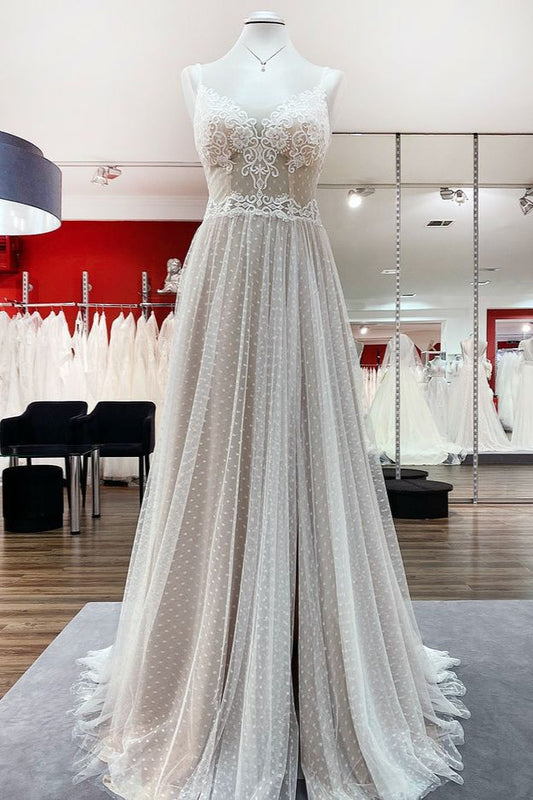Luxuriöses langes A-Linien-Brautkleid aus Tüll mit V-Ausschnitt und offenem Rücken
