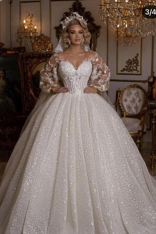 Luxuriöses langes Ballkleid mit Glitzer und Puffärmeln