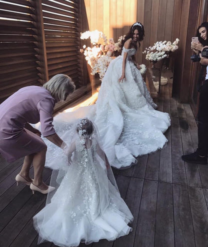 Luxury Long Ball Gown Off The Shoulder Appliques Lace Wedding Dresses