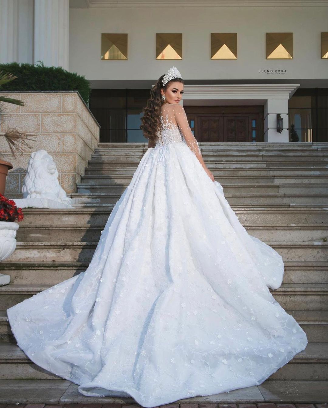 Luxury Long Ball Gown Sweeteart Beads Glitter Wedding Dress with Sleeves