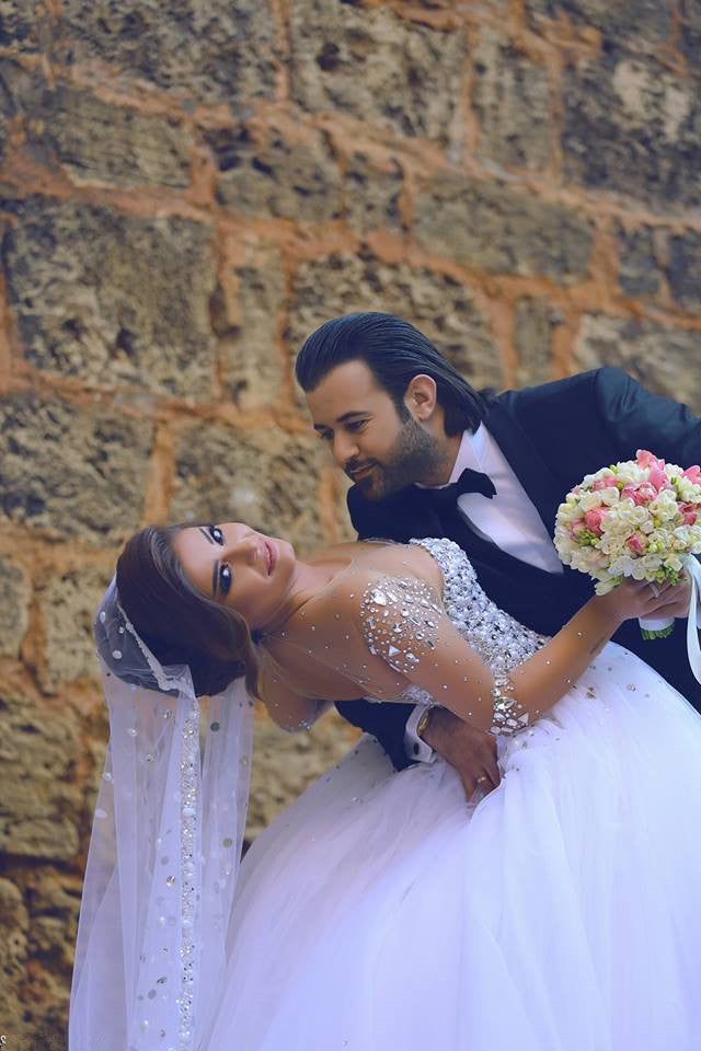 Luxuriöses langes Ballkleid mit Herzausschnitt und Kristallen, Perlen verziert, Brautkleider mit Ärmeln