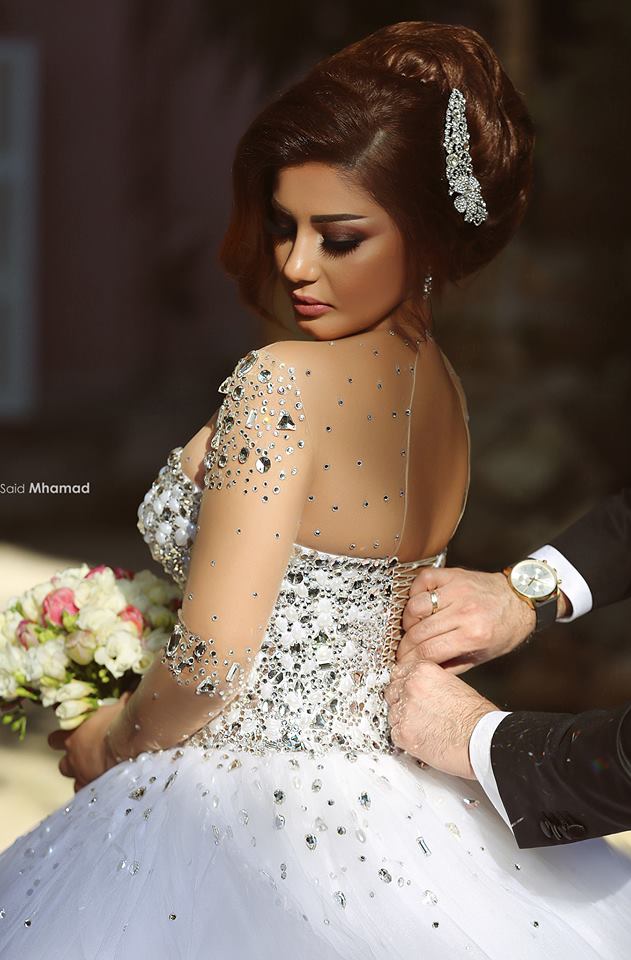 Luxuriöses langes Ballkleid mit Herzausschnitt und Kristallen, Perlen verziert, Brautkleider mit Ärmeln