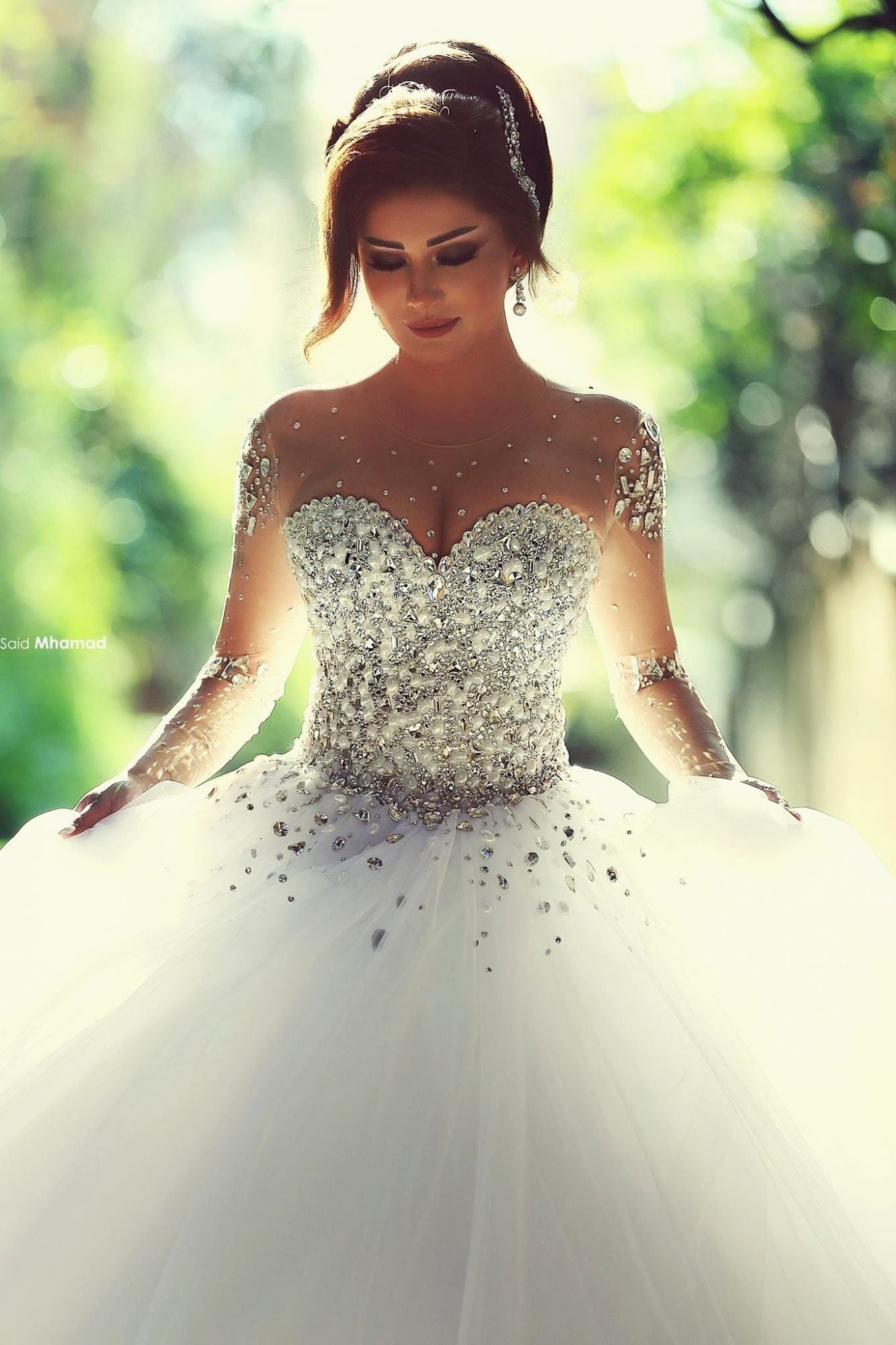 Luxury Long Ball Gown Sweetheart Crystals Beading Wedding Dresses with Sleeves