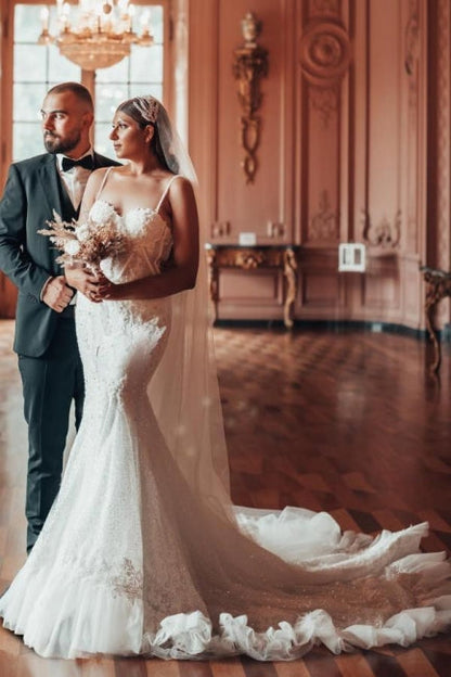 Robe de mariée luxueuse à bretelles spaghetti et longue sirène avec paillettes et dentelle