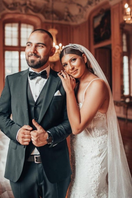 Robe de mariée luxueuse à bretelles spaghetti et longue sirène avec paillettes et dentelle