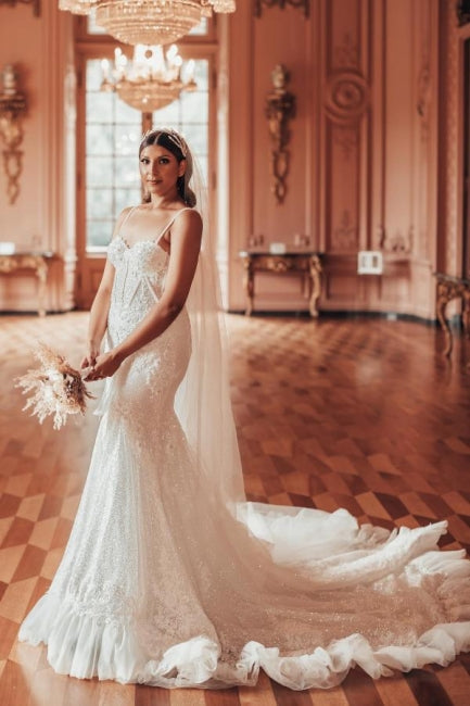 Robe de mariée luxueuse à bretelles spaghetti et longue sirène avec paillettes et dentelle