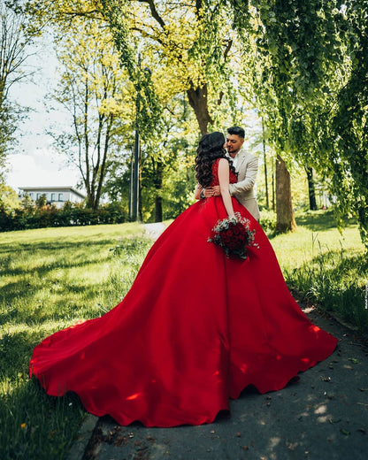 Luxury Long Princess Satin V-neck Wedding Dresses with Lace