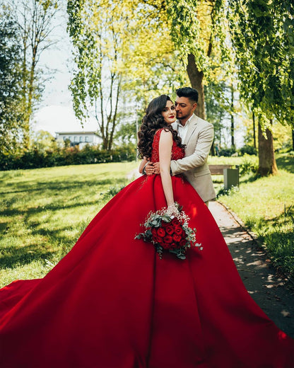 Luxury Long Princess Satin V-neck Wedding Dresses with Lace