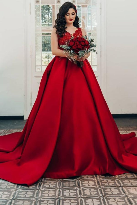 Robe de mariée de luxe longue en satin à col en V et dentelle