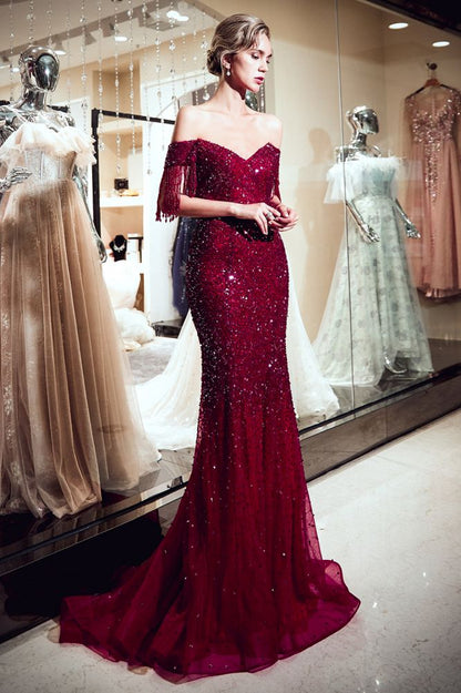 Luxuriöses schulterfreies, bodenlanges Abendkleid mit Pailletten und V-Ausschnitt