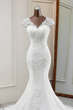 Luxurious V Neck Sleeveless White Lace Mermaid Wedding Dress With Appliques