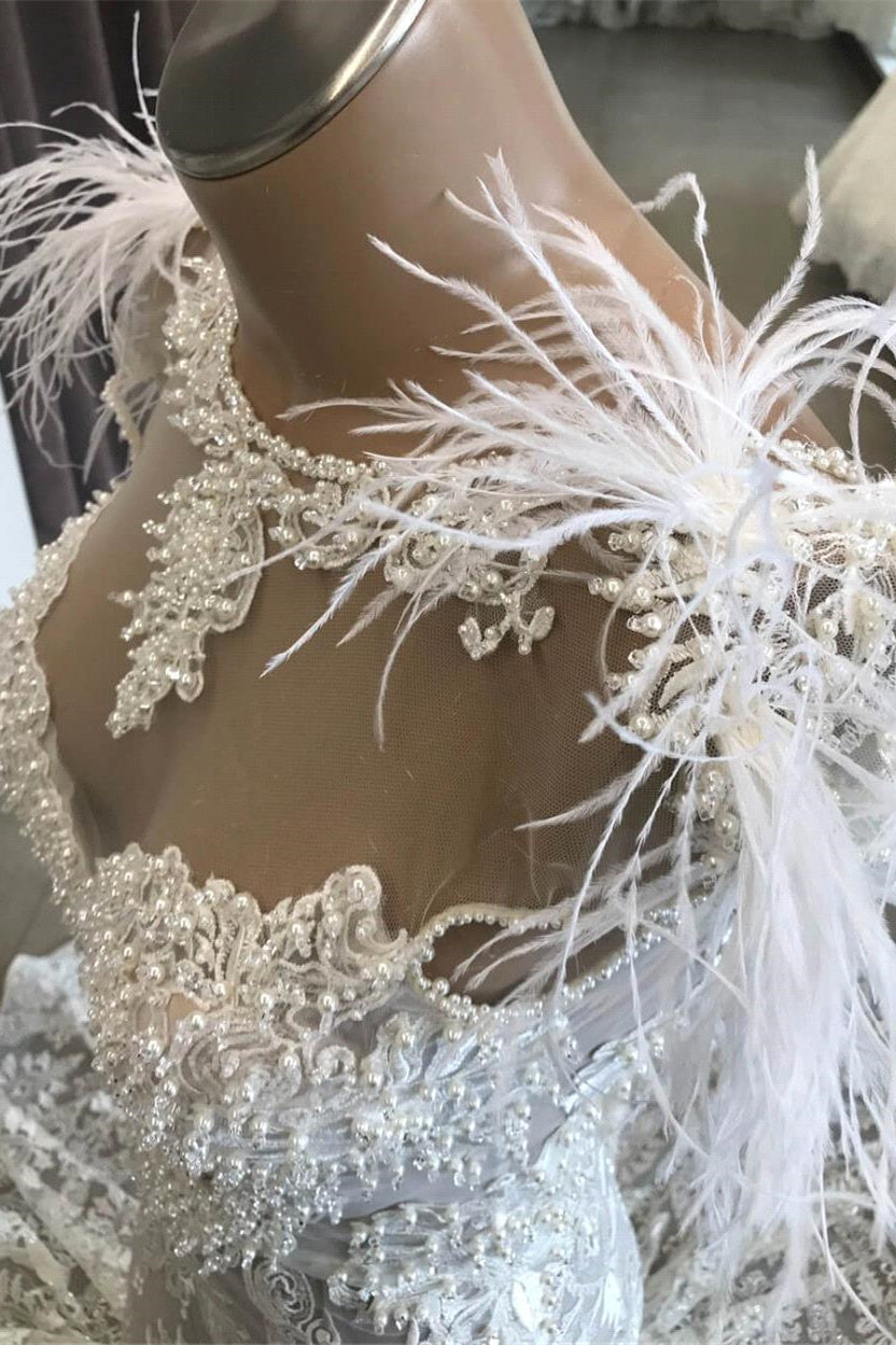 Vestido de noiva longo de renda com decote em pele e decote em forma de coração branco luxuoso