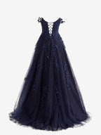 Robe de bal en tulle à dentelle, décolleté cœur, coupe trapèze avec fente