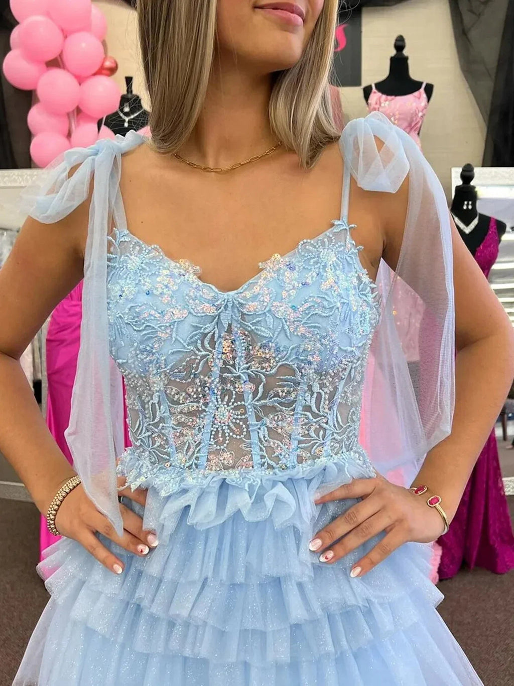 Maylie | Abito da sera in tulle azzurro cielo a linea ad A con paillettes e applicazioni