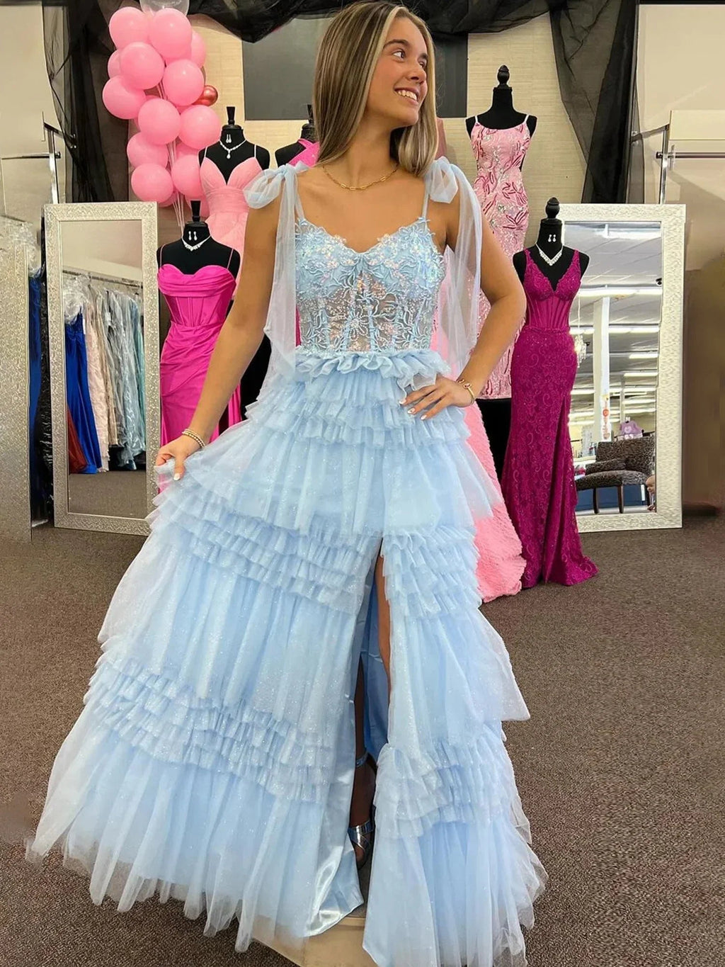 Maylie | Abito da sera in tulle azzurro cielo a linea ad A con paillettes e applicazioni