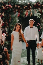 فستان زفاف بوهو دانتيل بدون ظهر بأكمام قصيرة على شكل قبعة