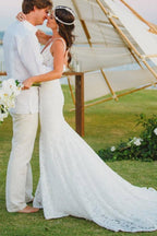 Vestido de Noiva de Praia com Renda, Decote em V, Cauda de Corte e Estilo Sereia