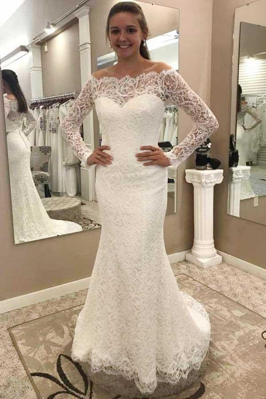 Vestido de novia de encaje con hombros descubiertos y mangas largas de sirena