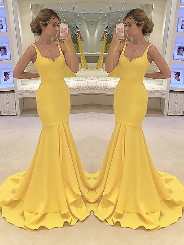 Vestidos de fiesta de satén con capas y tirantes finos de sirena sin mangas