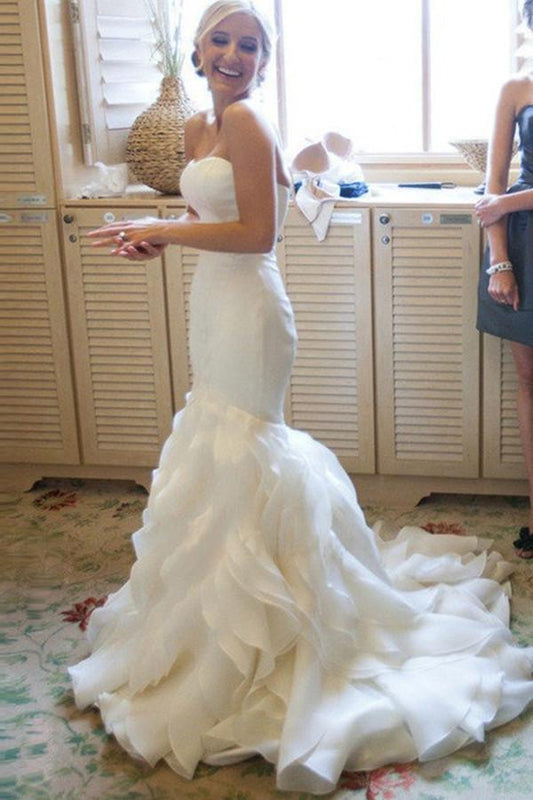 Vestidos de novia de organza con cola de sirena y escote corazón