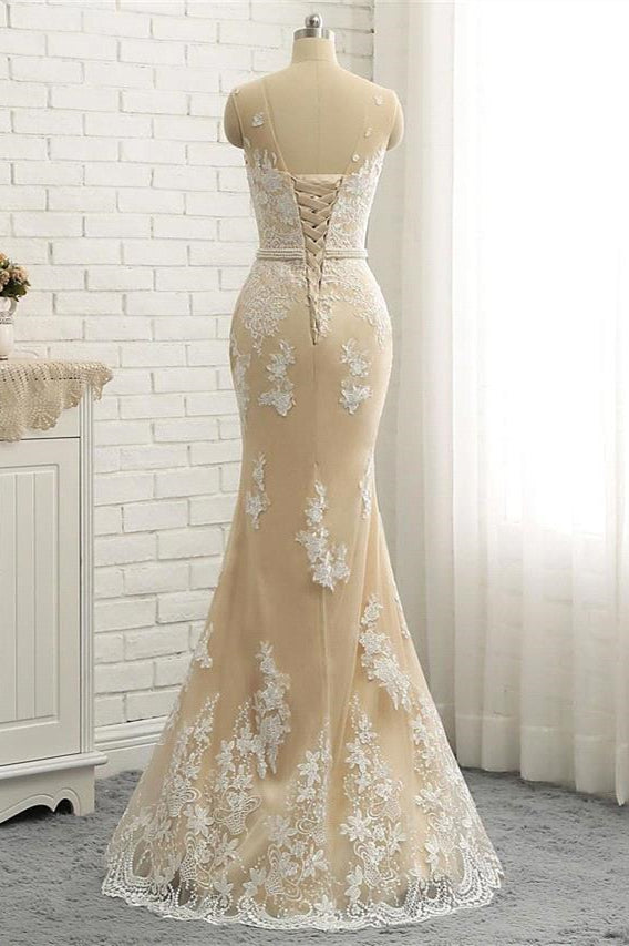 Vestidos de novia formales transparentes con escote joya, cola capilla, encaje, tul y satén con tirantes finos. 